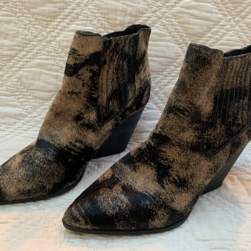 Adam Tucker Me Too Calf hair bootie SZ 9